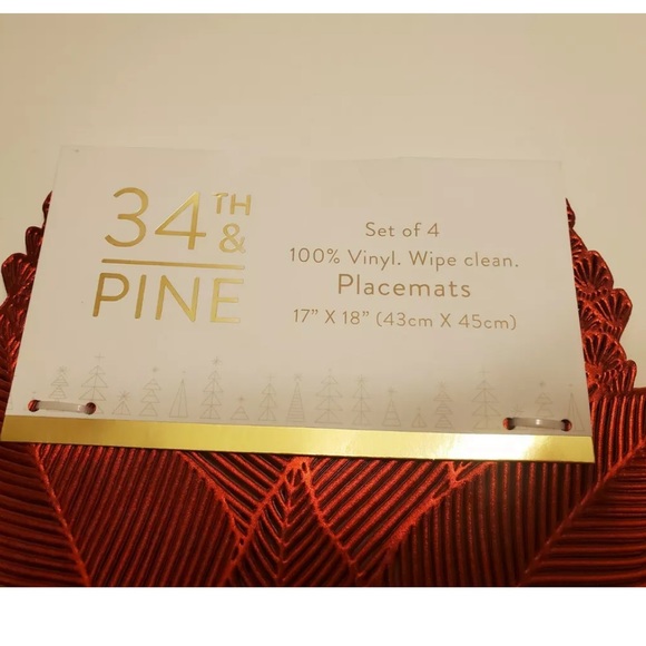 34th & Pine Poinsettia Flower Placemats Scarlet Red Vinyl 18" ~ Set of 4 - Picture 2 of 2